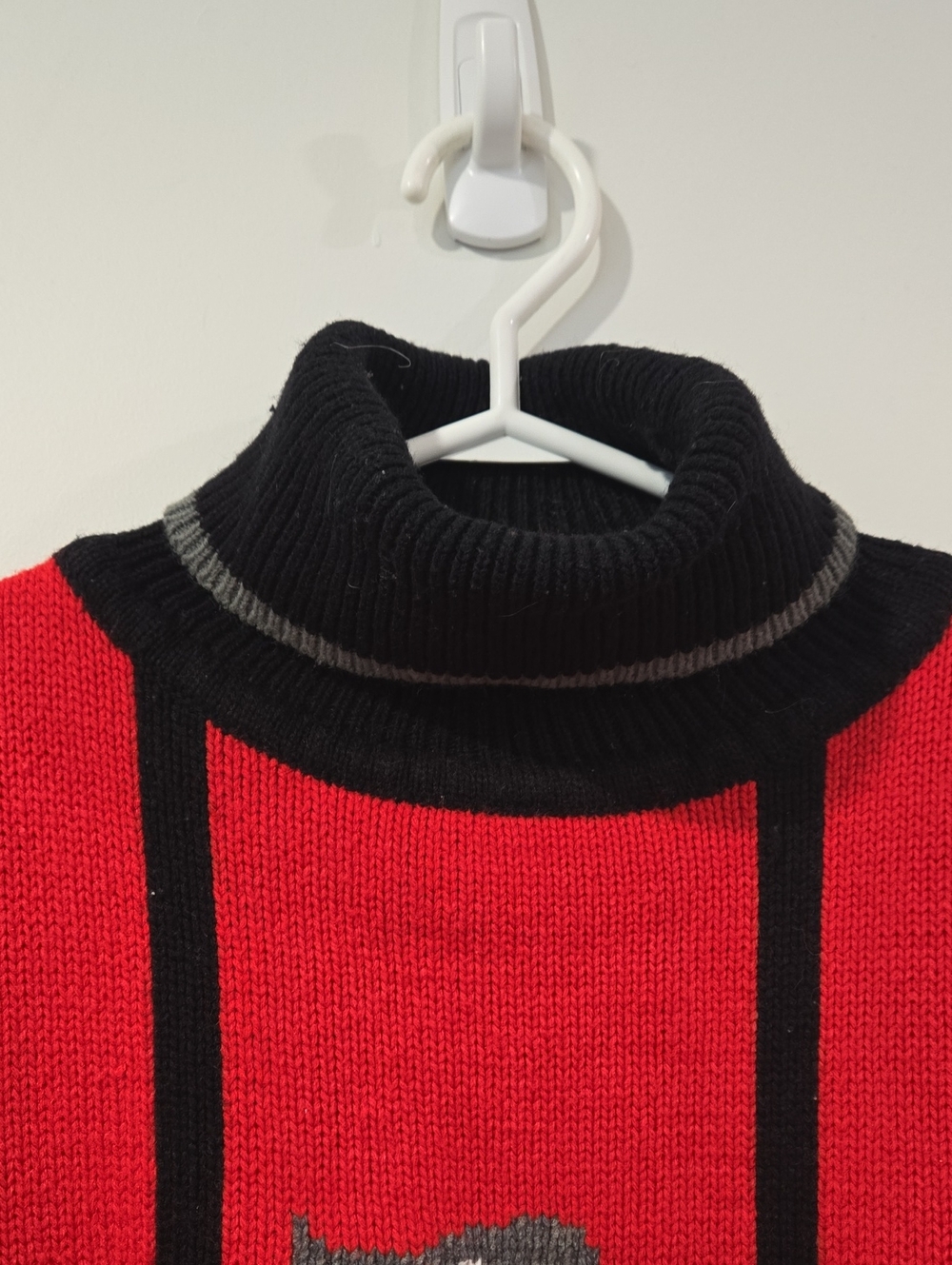Retro 80's /90's Red Cat-Pattern Turtleneck Beaded Sweater - Picture 4 of 10